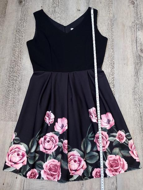 Šaty s ružičkami, m