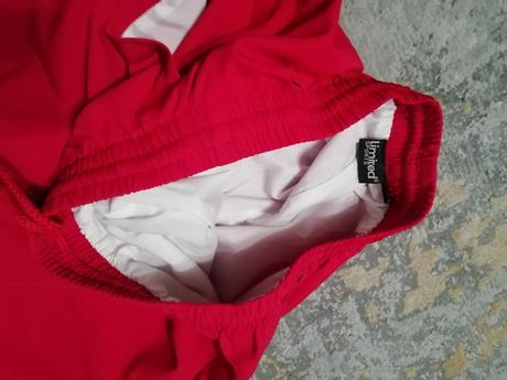 Športové nohavice výborný stav, 152