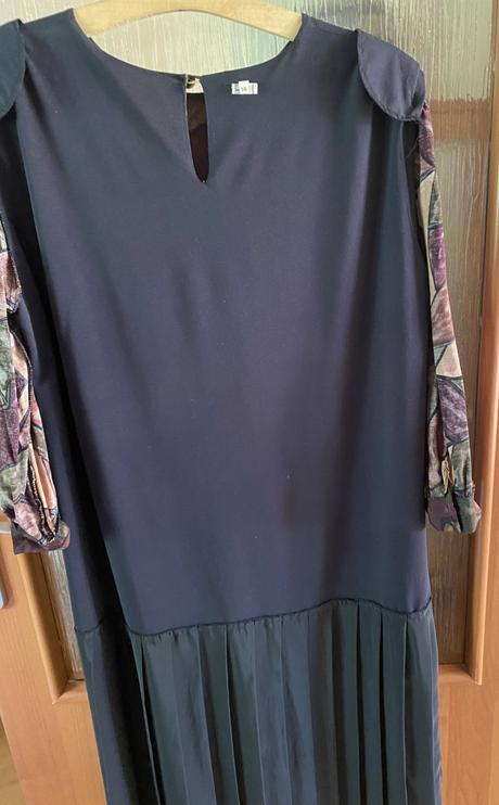 Kvalitné podšité šaty s plisovanou sukňou v. 48, 48