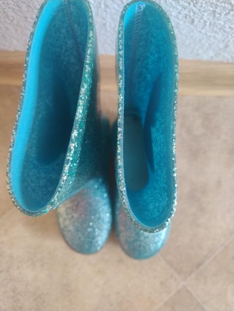 Gumáky frozen, 28