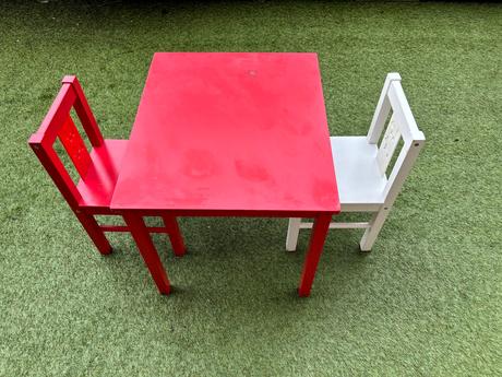 Detský stol a stoličky, 