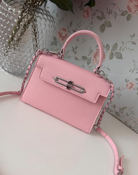 Luxusná ružová kabelka elegantná,