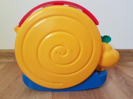 Hudobny slimak s kockami fisher price, 