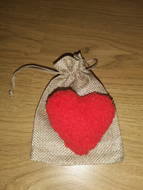 Háčkované srdiečko,
