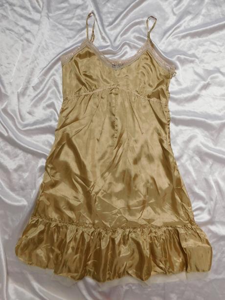 Velmi pekne lahučke šaty, 38