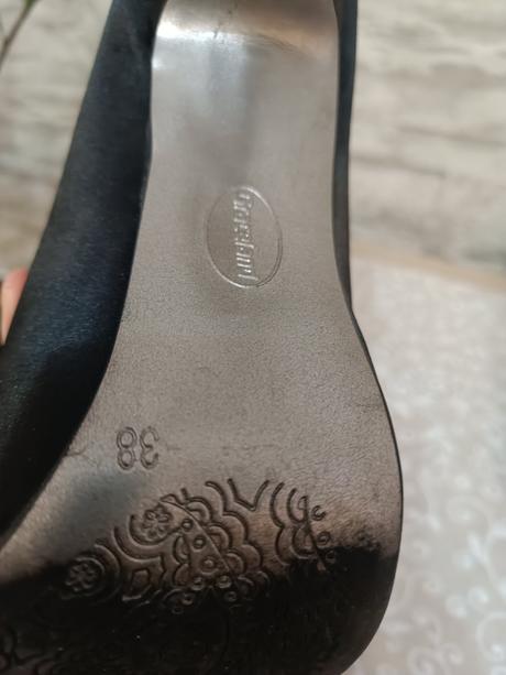 Čierne lodičky, graceland,39