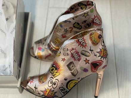 Extravagantné lodičky, 39