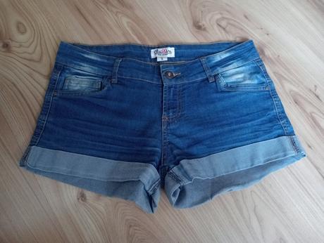 Šortky, s