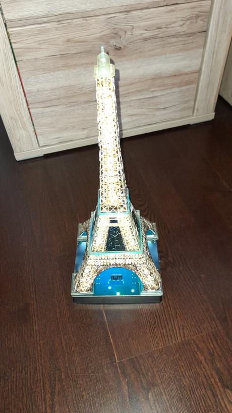 3d puzzle eiffelova veža svietiace,