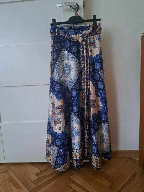 Saténová sukňa, m