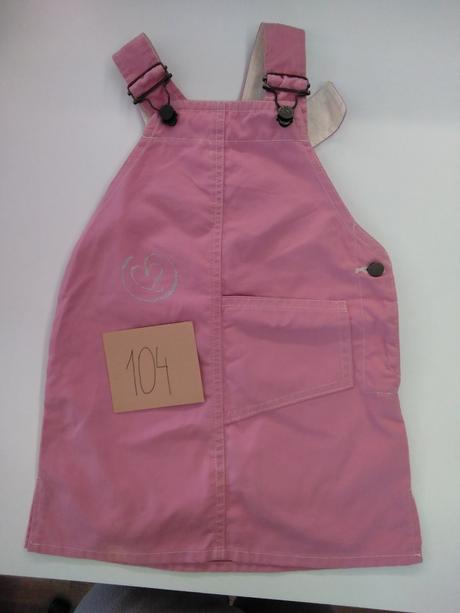 Šaty na traky, 104