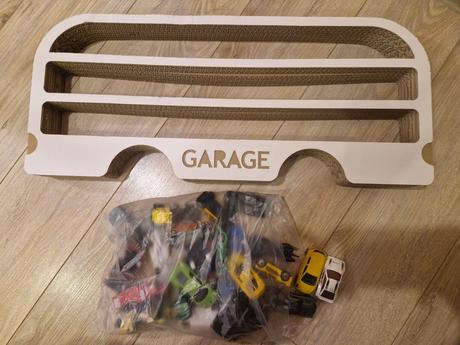 Darujem detske autíčka s garazou, 