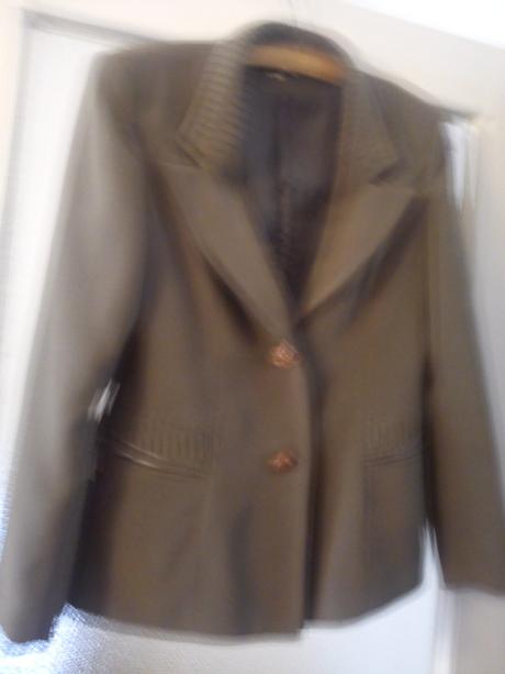 Nádherný trojdielny kostýmček, 38