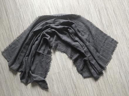 Šalik s trblietkami,