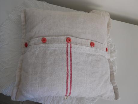 Vankúše menšie , vačšie, podlhovasté,, 