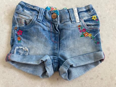 Kraťasy s vyšívanými kvietkami - veľkosť 80, next,80