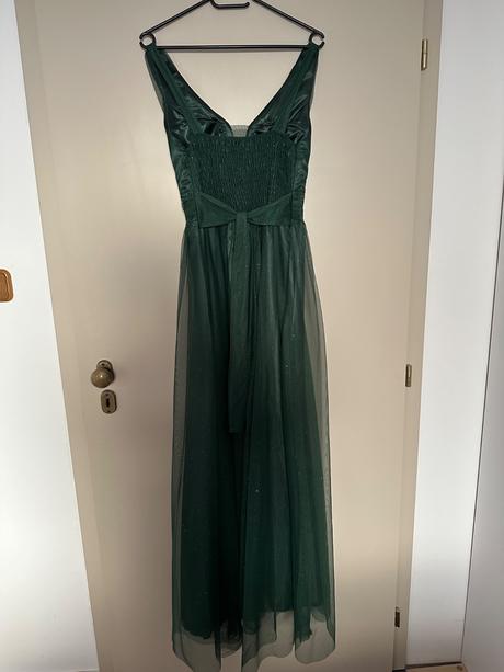 Trblietave šaty aj motýlik, 