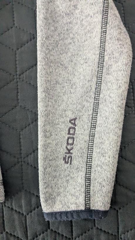 Mikina zn. škoda, xs