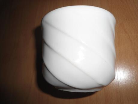 Biely maly kvetinac, 