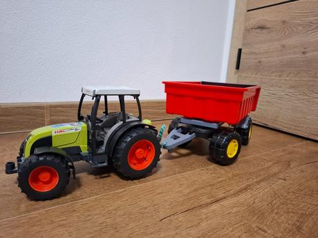 Bruder traktor s vleckou, 