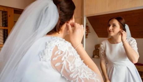 Svadobné šaty s čipkovanými rukávmi, m