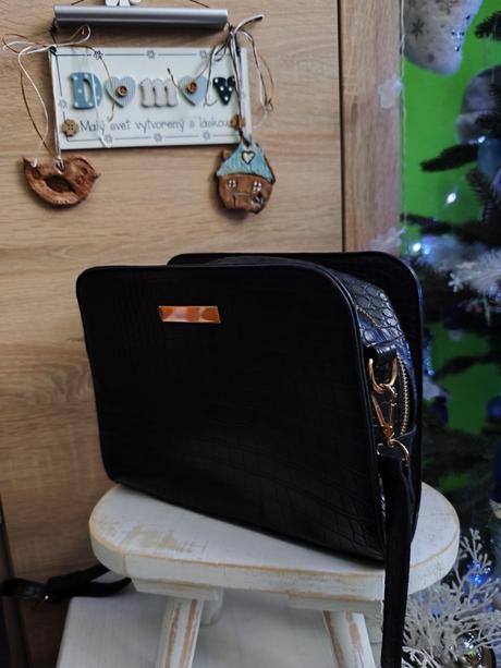 Dámska čierna kabelka, 