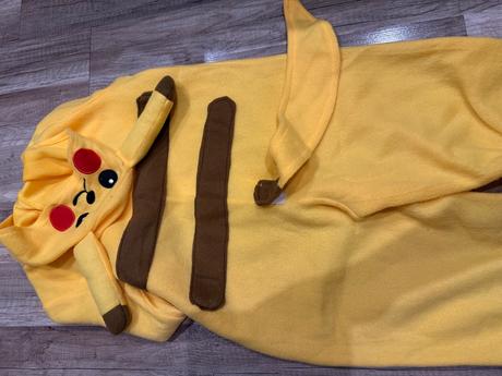 Pokemon pikachu kostym 5-6 rokov, 