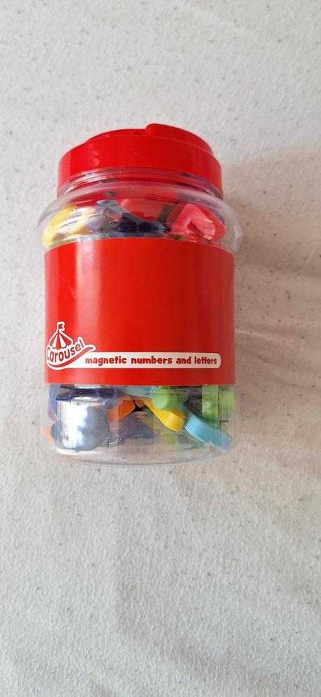 Magnetické písmená a čísla, 