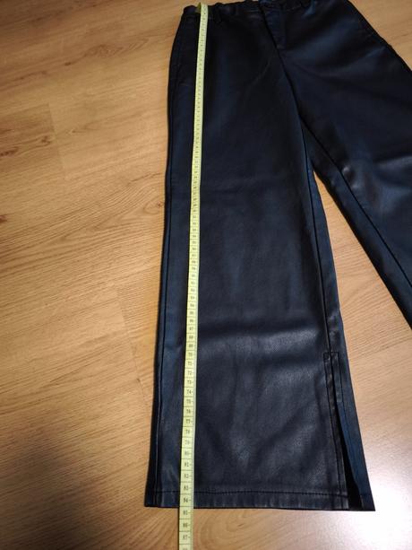 Koženkové nohavice, 134