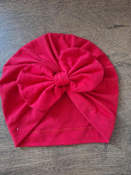 Čiapka s mašľou, 74