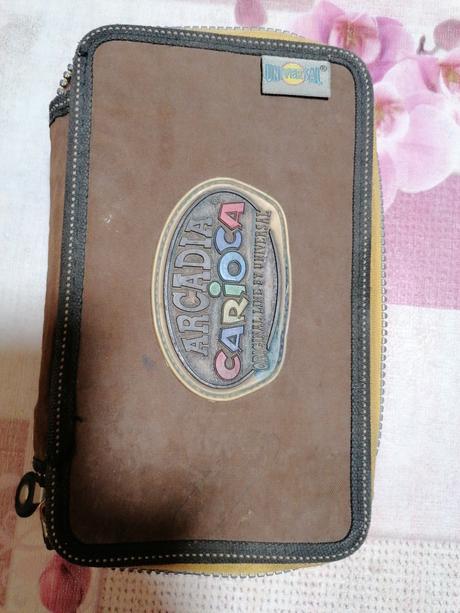 Peračník+far. ceruzky,