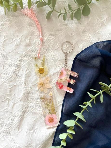 Ručne vyrobené živicové kľúčenky, 