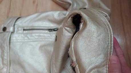 Zlatá koženková bunda, 122