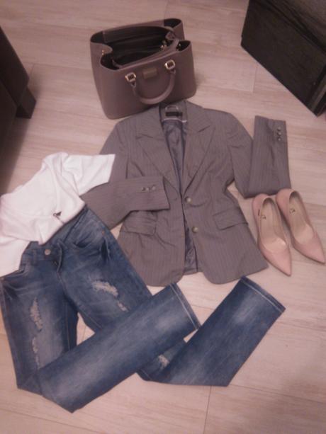 Prúžkované šedé sako, s