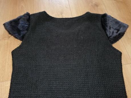 Teplé čierne šaty s výšivkou, 38