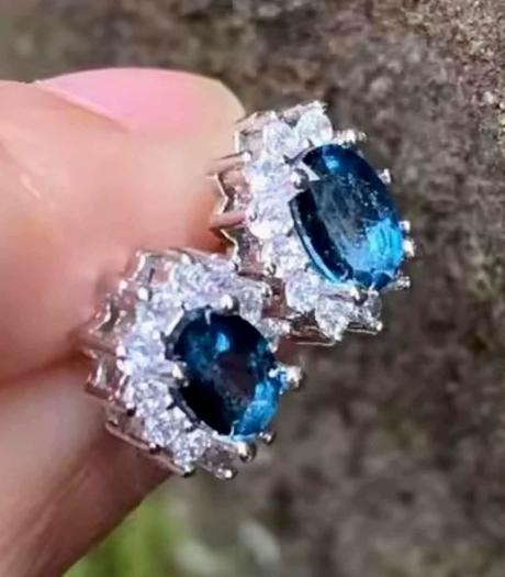 Strieborné s925 náušnice s modrým topázom, 