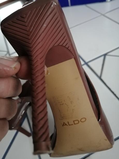 Zaujímavé topanky, 37