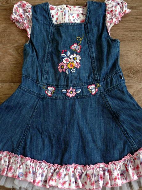 Krásne letné šaty s výšivkami a spodničkou na 4-5r, 104