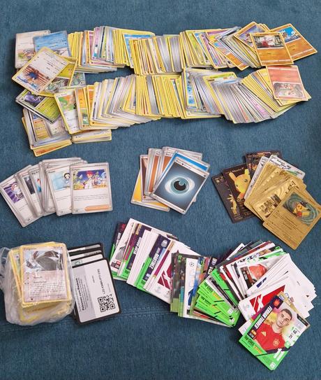 Karty pokemon a futbal,