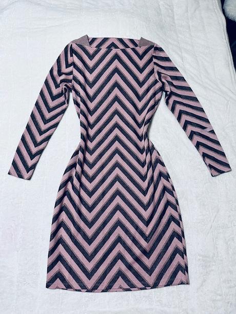 Ružové šaty so zlatou niťou zn. magenta, l / m