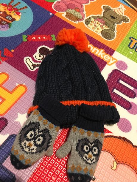 Suprava ciapky a rukavic, 98