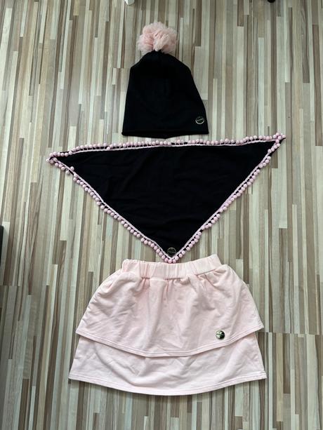 Komplet sukňa, čiapka, šatka, 134