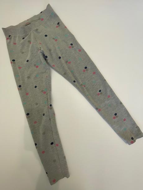 Bodkované legíny, 146