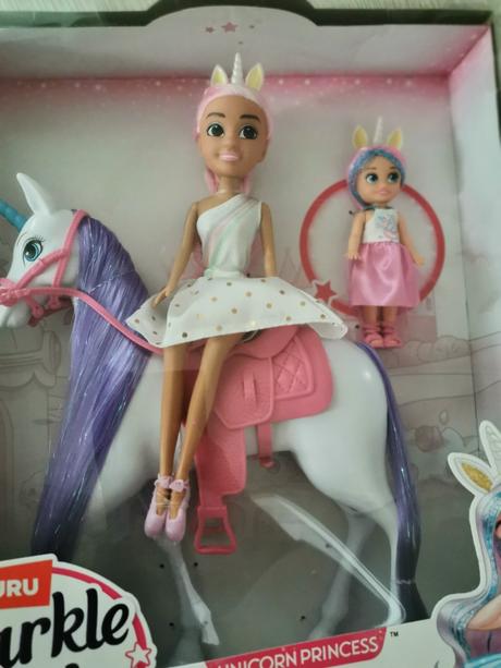 Jednorožec s bábikami, 