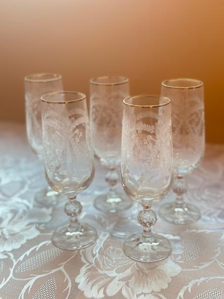 Krištálové poháre so zlatým okrajom gravírované,