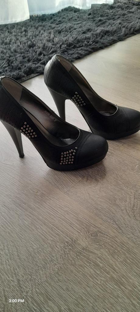 Čierne lodičky, 38