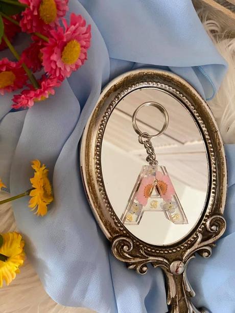 Ručne vyrobené živicové kľúčenky, 