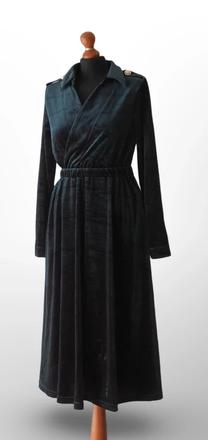 Elegantné smaragdovo zelené zamatové šaty, timeout,m