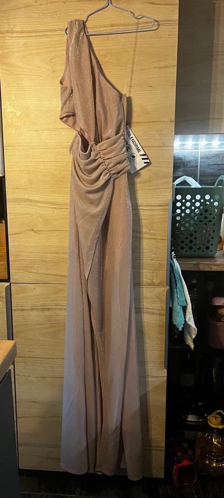 Ružové trblietavé šaty, s