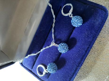 Trblietavý set- náušnice + retiazka s príveskom, 